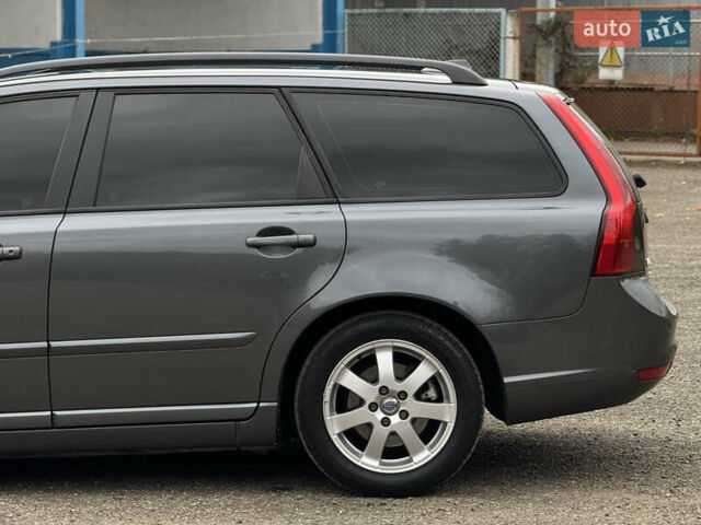 Серый Вольво В50, объемом двигателя 1.6 л и пробегом 240 тыс. км за 7999 $, фото 44 на Automoto.ua