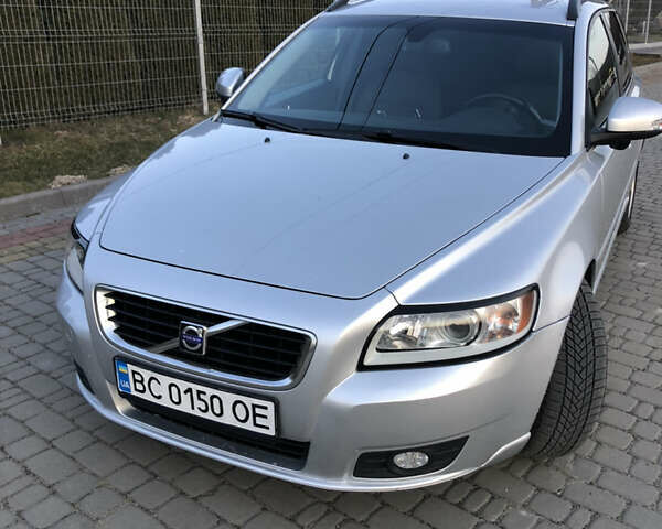 Сірий Вольво V50, об'ємом двигуна 1.6 л та пробігом 300 тис. км за 8500 $, фото 1 на Automoto.ua