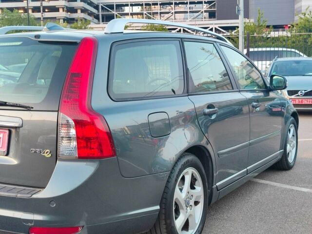 Серый Вольво В50, объемом двигателя 1.6 л и пробегом 260 тыс. км за 8700 $, фото 14 на Automoto.ua