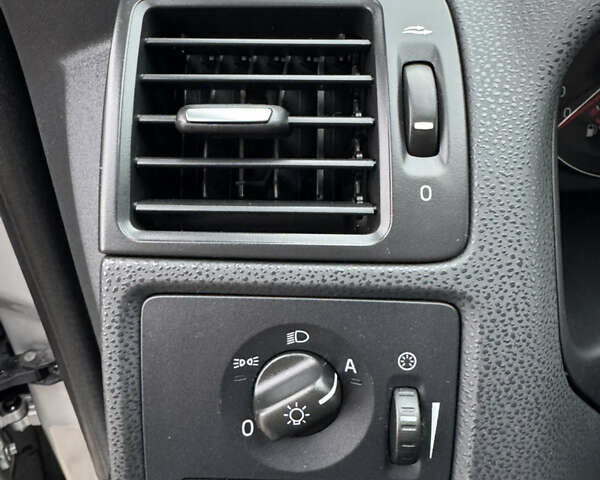 Серый Вольво В50, объемом двигателя 2 л и пробегом 225 тыс. км за 9999 $, фото 35 на Automoto.ua