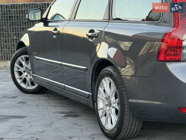 Серый Вольво В50, объемом двигателя 1.6 л и пробегом 218 тыс. км за 8500 $, фото 49 на Automoto.ua