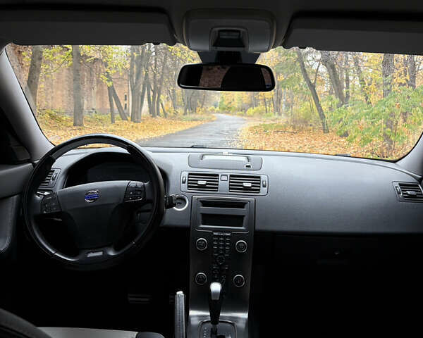 Серый Вольво В50, объемом двигателя 1.98 л и пробегом 248 тыс. км за 11800 $, фото 17 на Automoto.ua