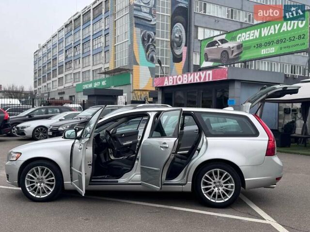 Серый Вольво В50, объемом двигателя 2 л и пробегом 258 тыс. км за 10200 $, фото 15 на Automoto.ua