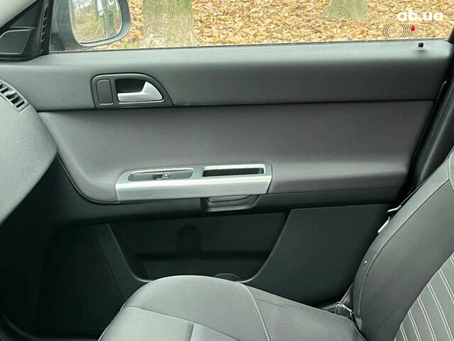 Сірий Вольво V50, об'ємом двигуна 2 л та пробігом 240 тис. км за 9690 $, фото 14 на Automoto.ua