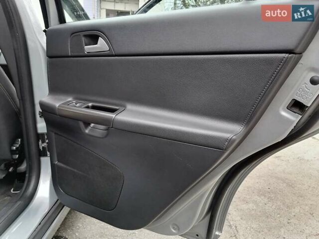 Серый Вольво В50, объемом двигателя 1.56 л и пробегом 224 тыс. км за 9699 $, фото 5 на Automoto.ua