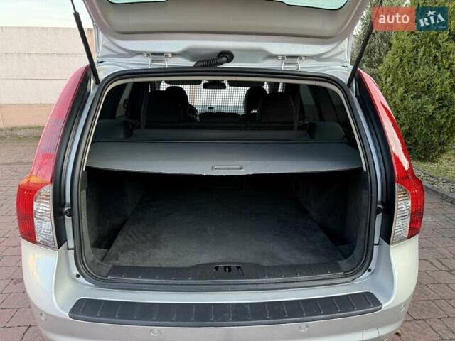 Серый Вольво В50, объемом двигателя 1.6 л и пробегом 229 тыс. км за 7950 $, фото 120 на Automoto.ua