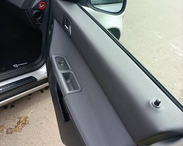 Серый Вольво В50, объемом двигателя 1.6 л и пробегом 200 тыс. км за 7800 $, фото 21 на Automoto.ua