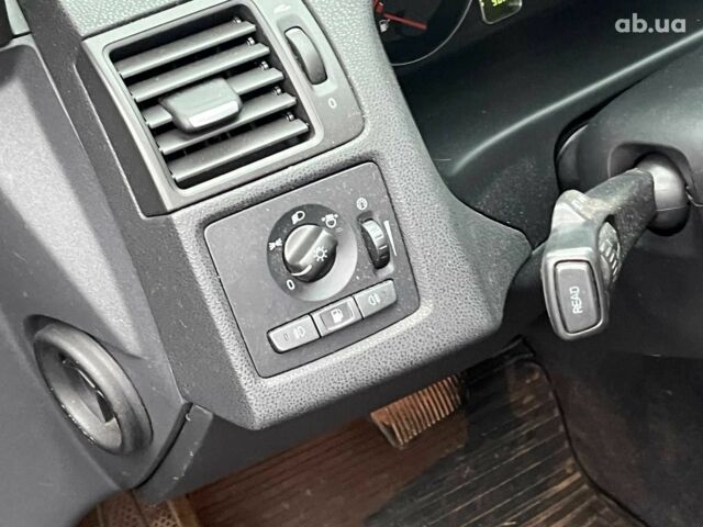 Сірий Вольво V50, об'ємом двигуна 2 л та пробігом 240 тис. км за 9690 $, фото 19 на Automoto.ua