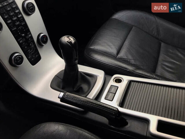 Серый Вольво В50, объемом двигателя 1.6 л и пробегом 160 тыс. км за 8799 $, фото 100 на Automoto.ua