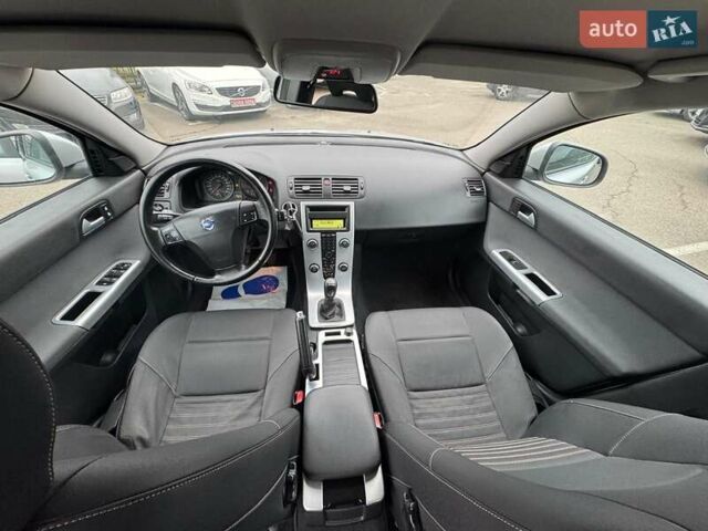 Серый Вольво В50, объемом двигателя 2 л и пробегом 258 тыс. км за 10200 $, фото 34 на Automoto.ua