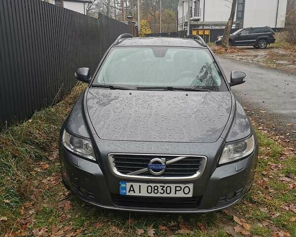 Серый Вольво В50, объемом двигателя 2 л и пробегом 240 тыс. км за 9600 $, фото 4 на Automoto.ua