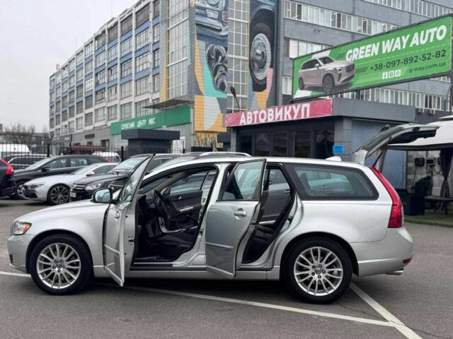 Серый Вольво В50, объемом двигателя 2 л и пробегом 258 тыс. км за 10200 $, фото 13 на Automoto.ua