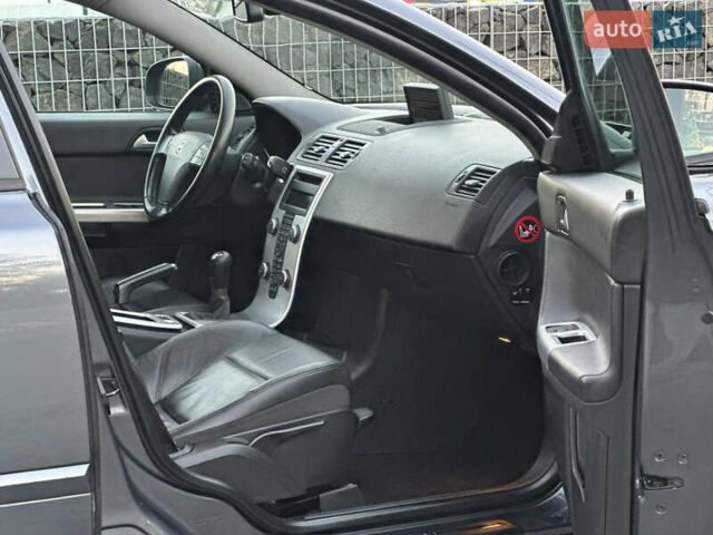 Серый Вольво В50, объемом двигателя 1.6 л и пробегом 218 тыс. км за 8500 $, фото 71 на Automoto.ua