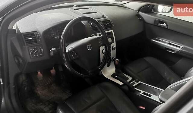 Серый Вольво В50, объемом двигателя 1.6 л и пробегом 253 тыс. км за 8200 $, фото 4 на Automoto.ua