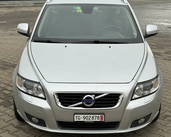 Серый Вольво В50, объемом двигателя 2 л и пробегом 225 тыс. км за 9999 $, фото 7 на Automoto.ua