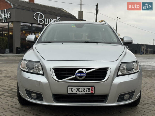 Серый Вольво В50, объемом двигателя 2 л и пробегом 225 тыс. км за 9999 $, фото 8 на Automoto.ua