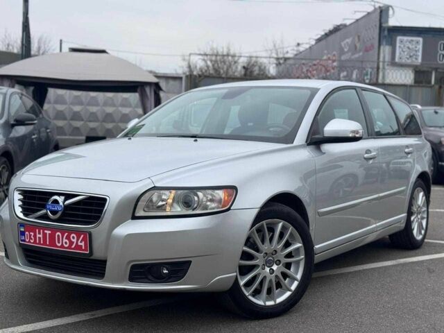 Серый Вольво В50, объемом двигателя 2 л и пробегом 258 тыс. км за 10200 $, фото 9 на Automoto.ua