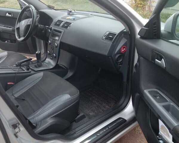 Серый Вольво В50, объемом двигателя 1.56 л и пробегом 266 тыс. км за 7000 $, фото 4 на Automoto.ua