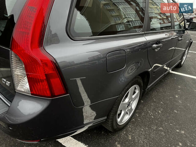 Серый Вольво В50, объемом двигателя 2 л и пробегом 205 тыс. км за 9200 $, фото 19 на Automoto.ua
