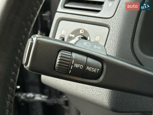 Серый Вольво В50, объемом двигателя 1.6 л и пробегом 218 тыс. км за 8500 $, фото 117 на Automoto.ua