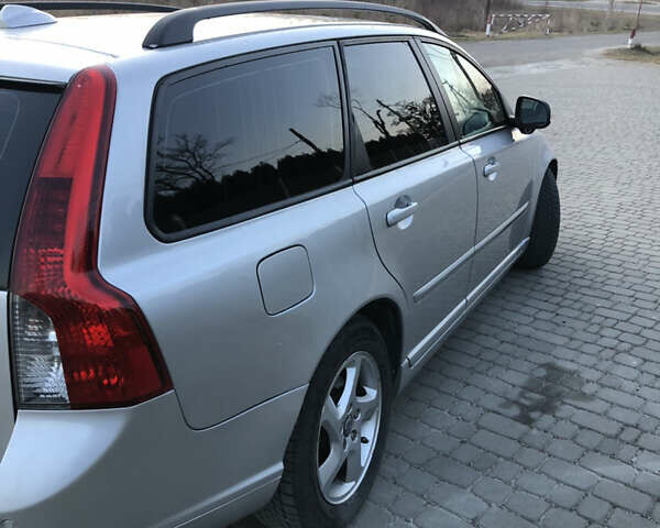 Сірий Вольво V50, об'ємом двигуна 1.6 л та пробігом 300 тис. км за 8500 $, фото 4 на Automoto.ua