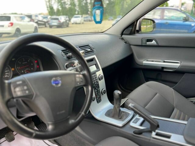 Серый Вольво В50, объемом двигателя 1.6 л и пробегом 250 тыс. км за 8000 $, фото 8 на Automoto.ua