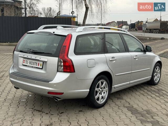 Серый Вольво В50, объемом двигателя 2 л и пробегом 225 тыс. км за 9999 $, фото 15 на Automoto.ua