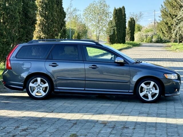 Серый Вольво В50, объемом двигателя 1.6 л и пробегом 230 тыс. км за 9499 $, фото 7 на Automoto.ua