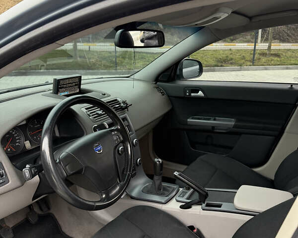 Сірий Вольво V50, об'ємом двигуна 1.56 л та пробігом 236 тис. км за 7300 $, фото 8 на Automoto.ua