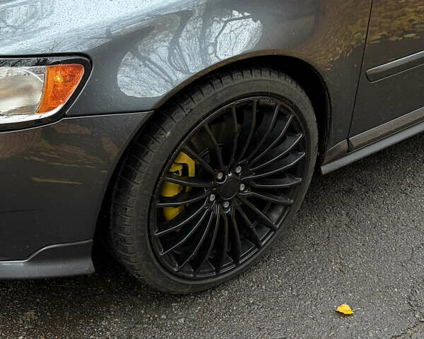 Серый Вольво В50, объемом двигателя 1.98 л и пробегом 248 тыс. км за 11999 $, фото 2 на Automoto.ua