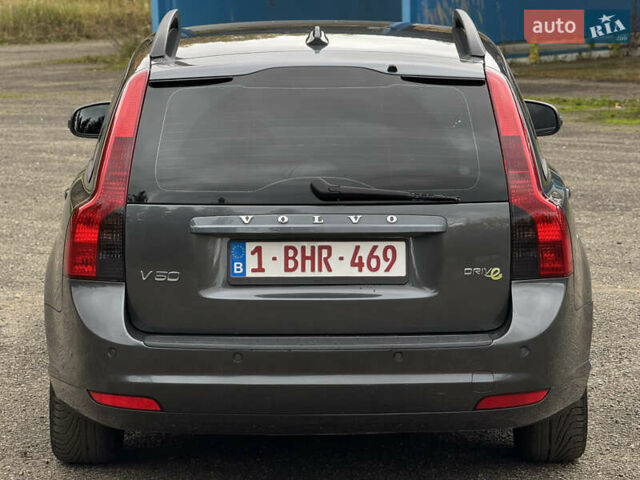 Серый Вольво В50, объемом двигателя 1.6 л и пробегом 240 тыс. км за 7999 $, фото 32 на Automoto.ua