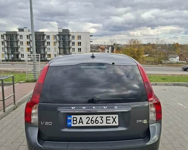 Сірий Вольво V50, об'ємом двигуна 1.56 л та пробігом 277 тис. км за 8699 $, фото 1 на Automoto.ua