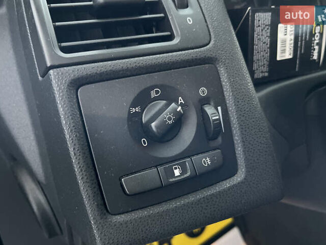 Серый Вольво В50, объемом двигателя 1.56 л и пробегом 340 тыс. км за 7600 $, фото 13 на Automoto.ua