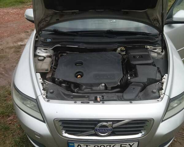 Серый Вольво В50, объемом двигателя 1.56 л и пробегом 266 тыс. км за 7000 $, фото 9 на Automoto.ua