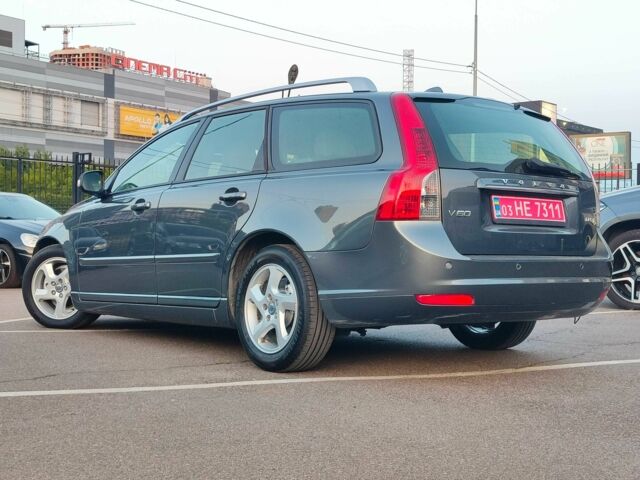 Серый Вольво В50, объемом двигателя 1.6 л и пробегом 260 тыс. км за 8700 $, фото 18 на Automoto.ua