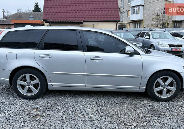 Сірий Вольво V50, об'ємом двигуна 1.56 л та пробігом 240 тис. км за 7900 $, фото 13 на Automoto.ua