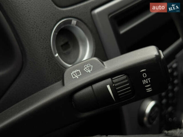 Серый Вольво В50, объемом двигателя 1.6 л и пробегом 240 тыс. км за 7999 $, фото 60 на Automoto.ua