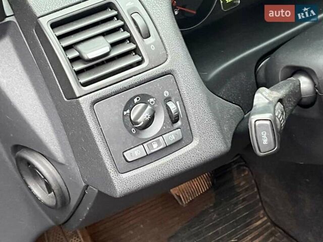 Серый Вольво В50, объемом двигателя 2 л и пробегом 240 тыс. км за 9690 $, фото 19 на Automoto.ua