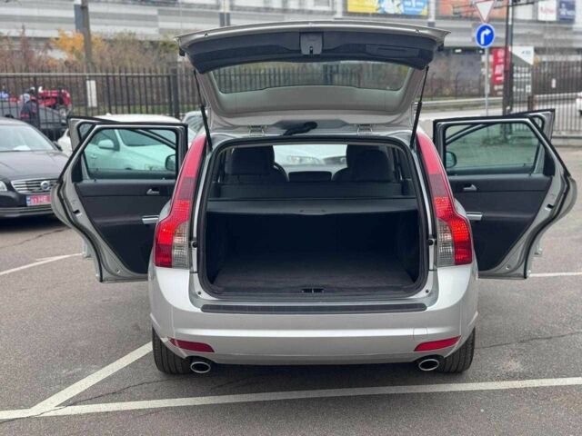 Серый Вольво В50, объемом двигателя 2 л и пробегом 258 тыс. км за 10200 $, фото 15 на Automoto.ua