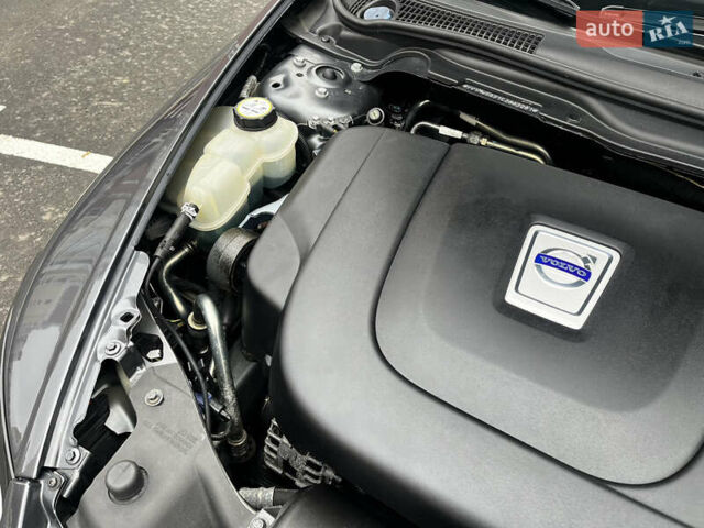 Серый Вольво В50, объемом двигателя 2 л и пробегом 205 тыс. км за 9200 $, фото 95 на Automoto.ua