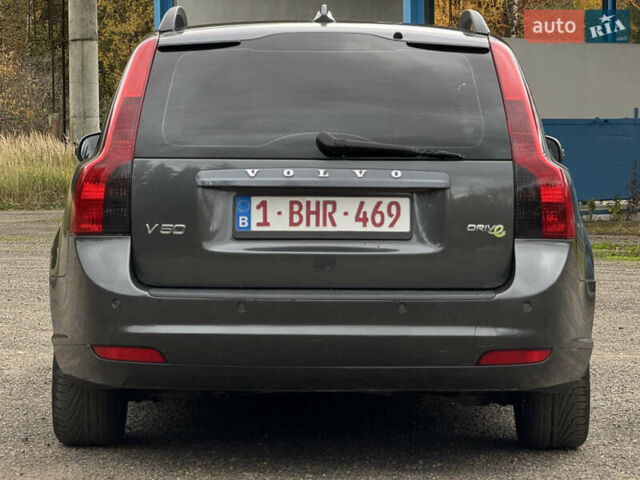Серый Вольво В50, объемом двигателя 1.6 л и пробегом 240 тыс. км за 7999 $, фото 33 на Automoto.ua