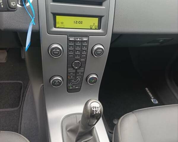 Серый Вольво В50, объемом двигателя 1.6 л и пробегом 200 тыс. км за 7800 $, фото 36 на Automoto.ua