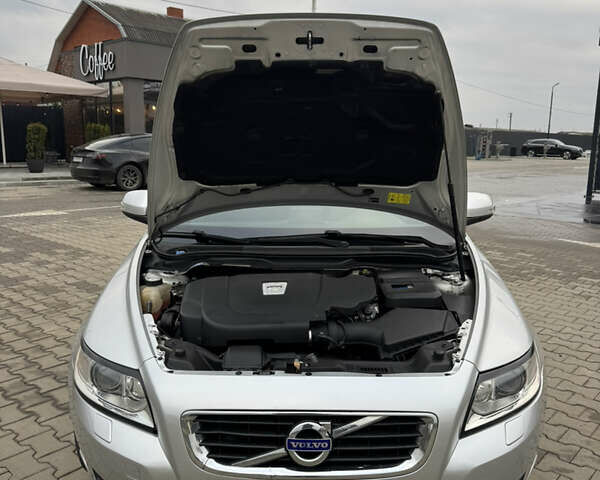 Серый Вольво В50, объемом двигателя 2 л и пробегом 225 тыс. км за 9999 $, фото 51 на Automoto.ua