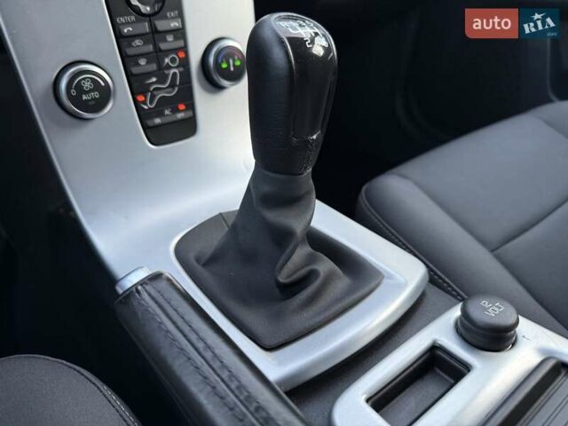 Серый Вольво В50, объемом двигателя 1.6 л и пробегом 229 тыс. км за 7950 $, фото 80 на Automoto.ua