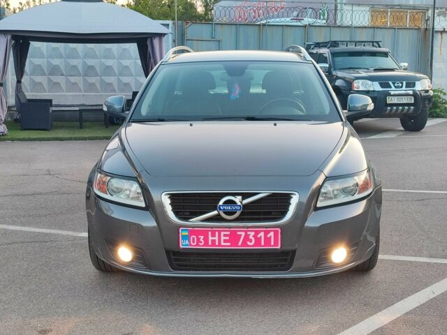 Серый Вольво В50, объемом двигателя 1.6 л и пробегом 260 тыс. км за 8700 $, фото 10 на Automoto.ua