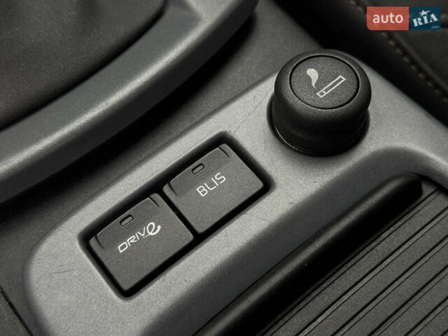 Серый Вольво В50, объемом двигателя 1.6 л и пробегом 240 тыс. км за 7999 $, фото 63 на Automoto.ua