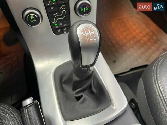 Серый Вольво В50, объемом двигателя 1.56 л и пробегом 227 тыс. км за 6690 $, фото 32 на Automoto.ua