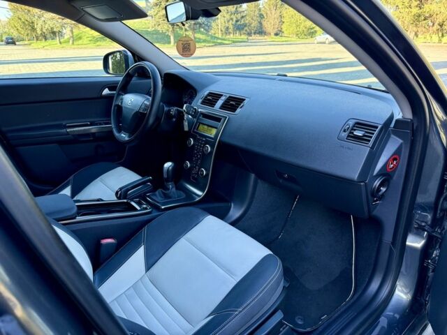 Серый Вольво В50, объемом двигателя 1.6 л и пробегом 230 тыс. км за 9499 $, фото 21 на Automoto.ua