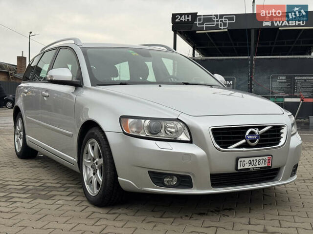 Серый Вольво В50, объемом двигателя 2 л и пробегом 225 тыс. км за 9999 $, фото 10 на Automoto.ua