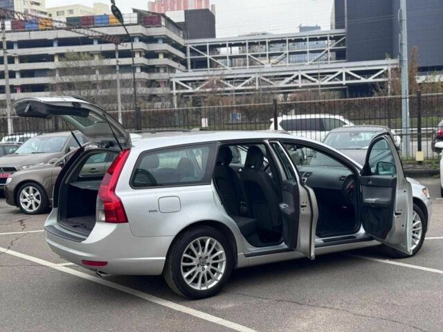 Серый Вольво В50, объемом двигателя 2 л и пробегом 258 тыс. км за 10200 $, фото 16 на Automoto.ua